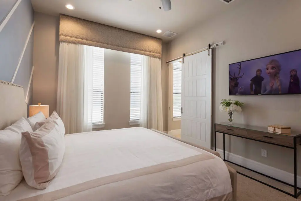 Orlando rental luxury bedroom