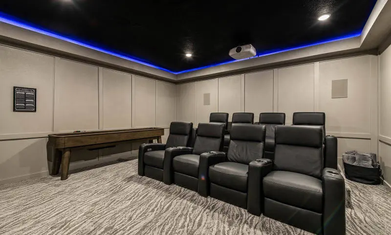 6 bed luxury Orlando rental home theater